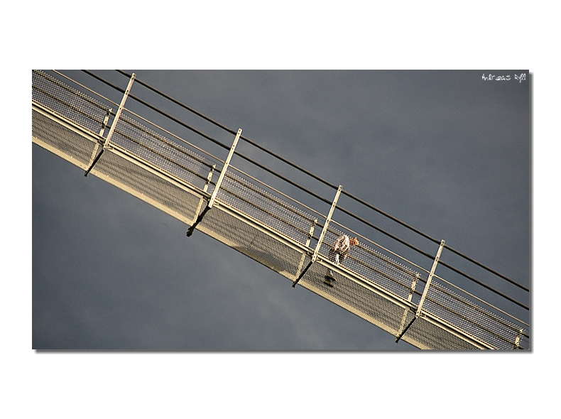 skywalk von unten interpetiert